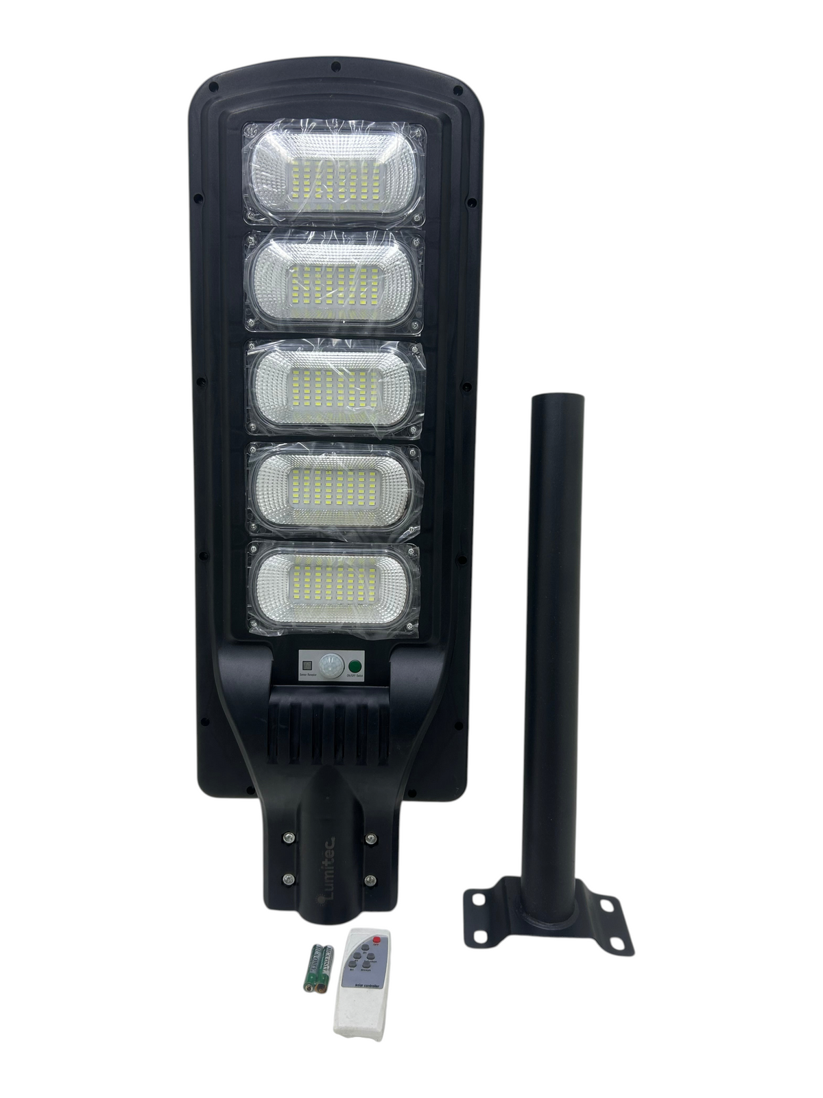 Lámpara solar EASY STORE de 400W con cinco módulos LED, panel integrado, soporte de montaje y control remoto.