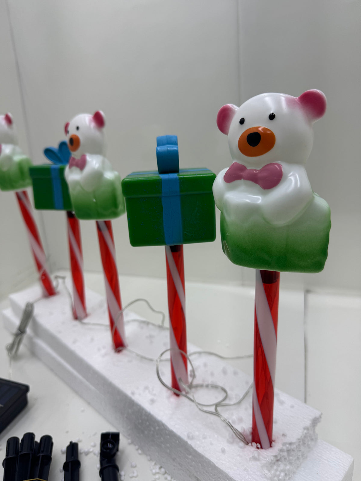 ESTACA SOLARES DE OSO Y REGALOS NAVIDEÑOS