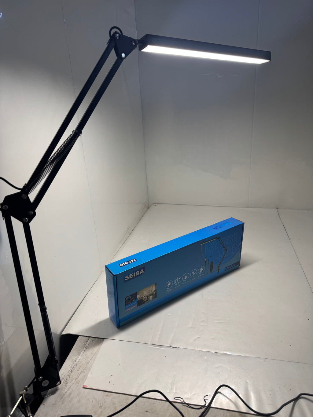 LÁMPARA LED DE ESCRITORIO ARTICULADA