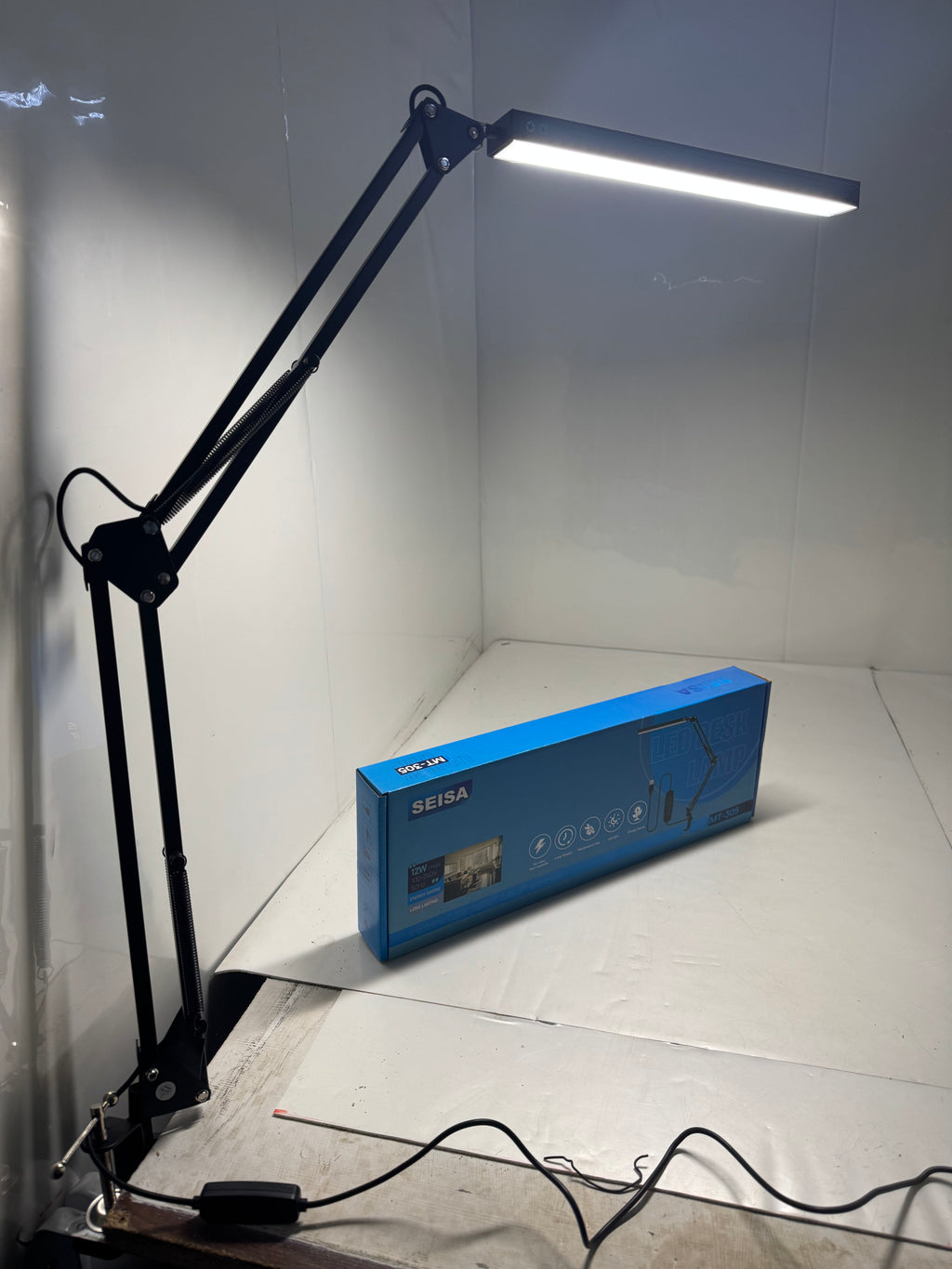 LÁMPARA LED DE ESCRITORIO ARTICULADA
