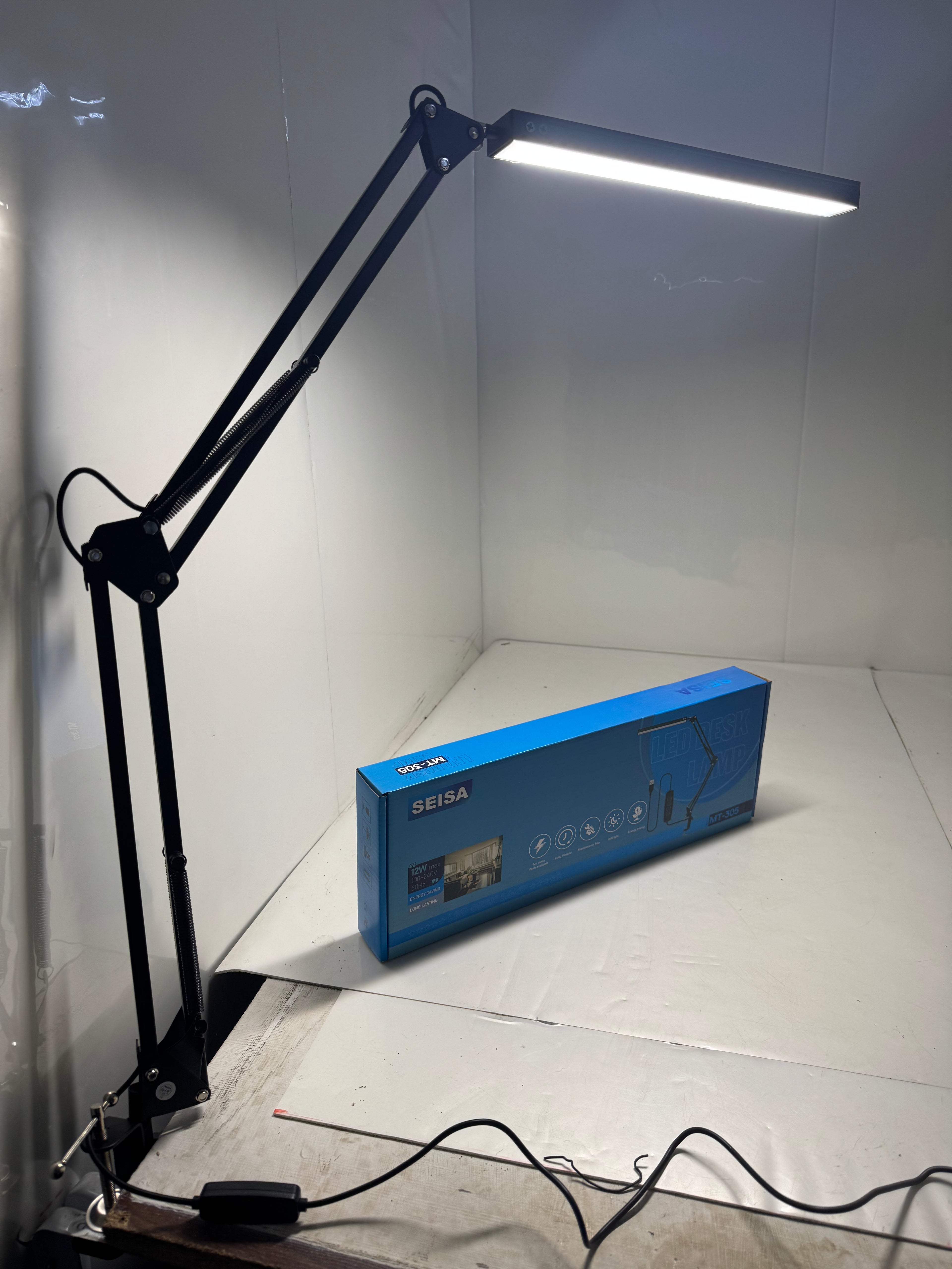 LÁMPARA LED DE ESCRITORIO ARTICULADA