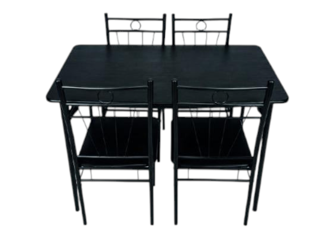 Juego de comedor EASY STORE con mesa rectangular y cuatro sillas de metal negro con respaldo geométrico.