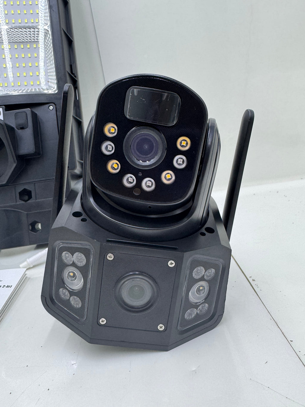 LÁMPARA SOLAR 300w CON CÁMARA