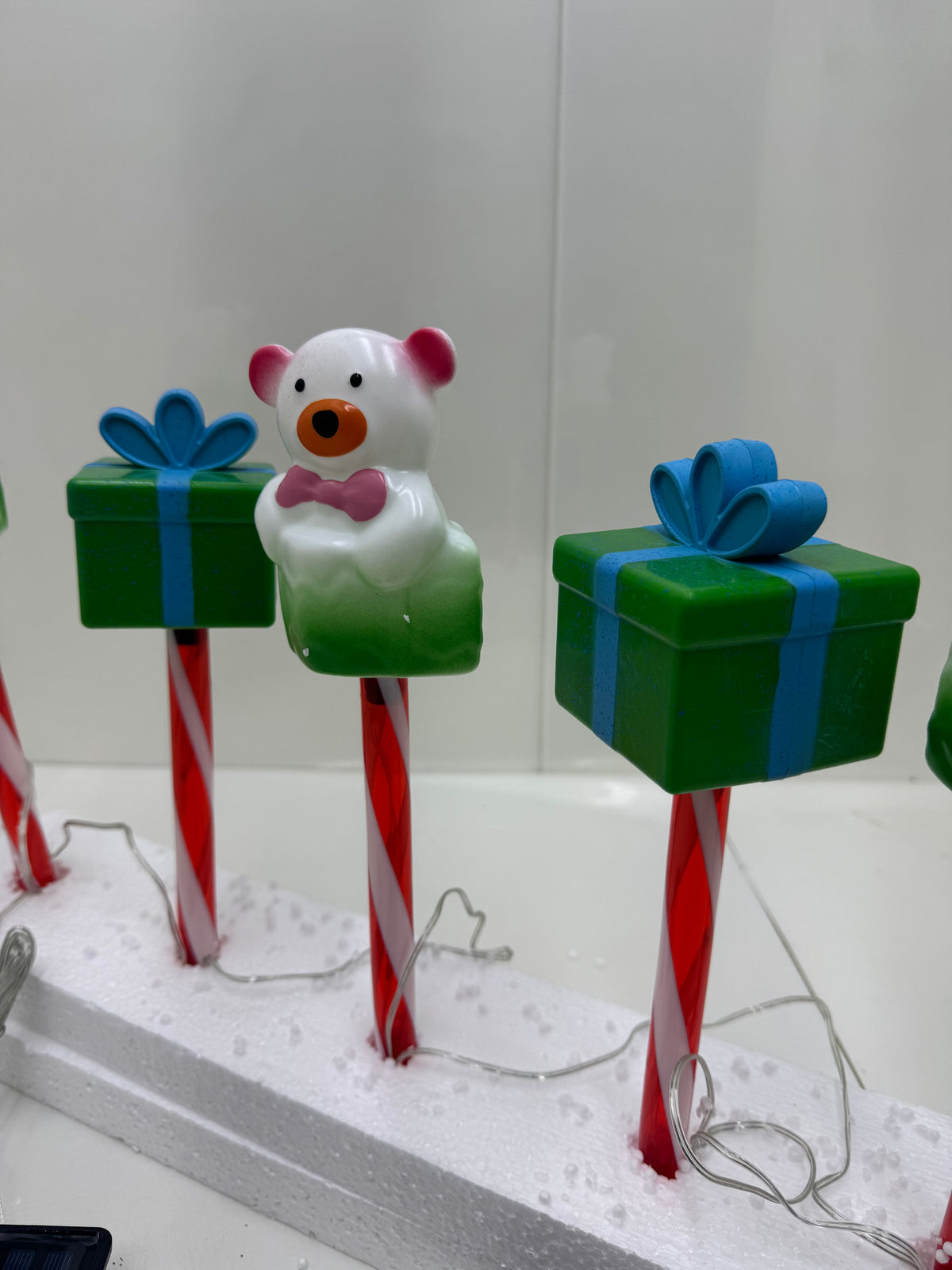 ESTACA SOLARES DE OSO Y REGALOS NAVIDEÑOS