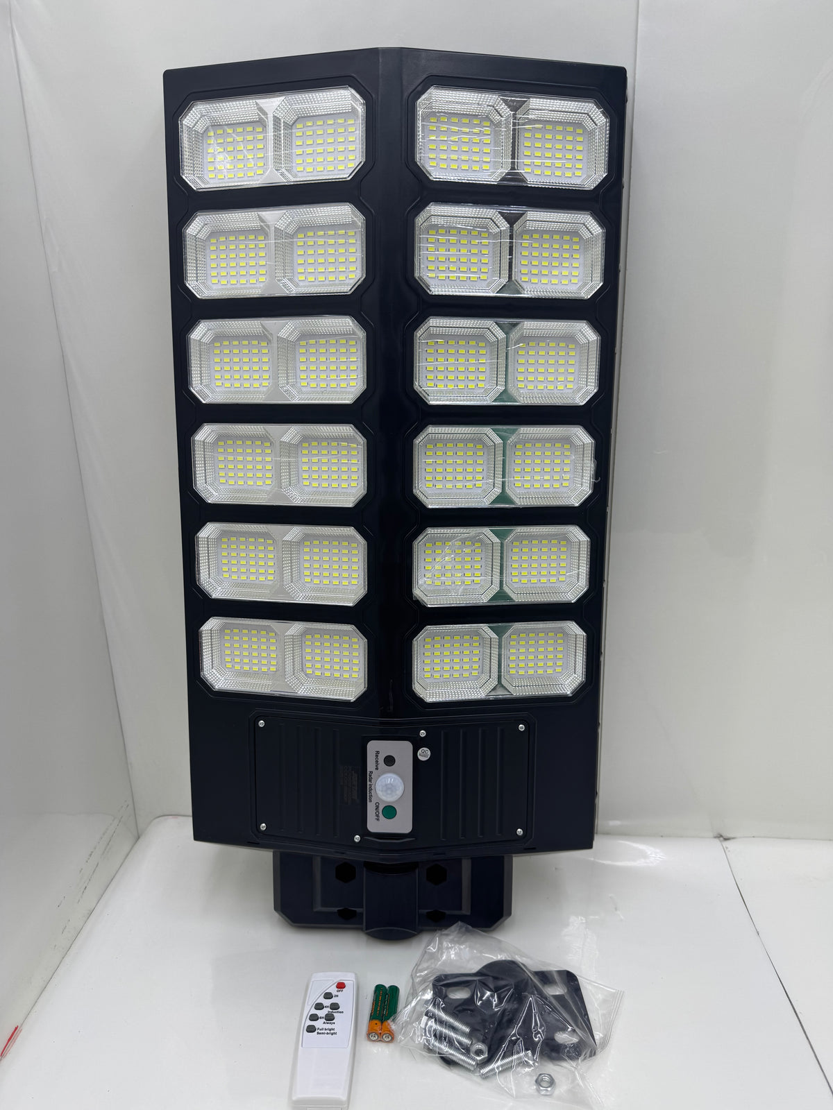 LÁMPARA SOLAR 2400 watts jortan