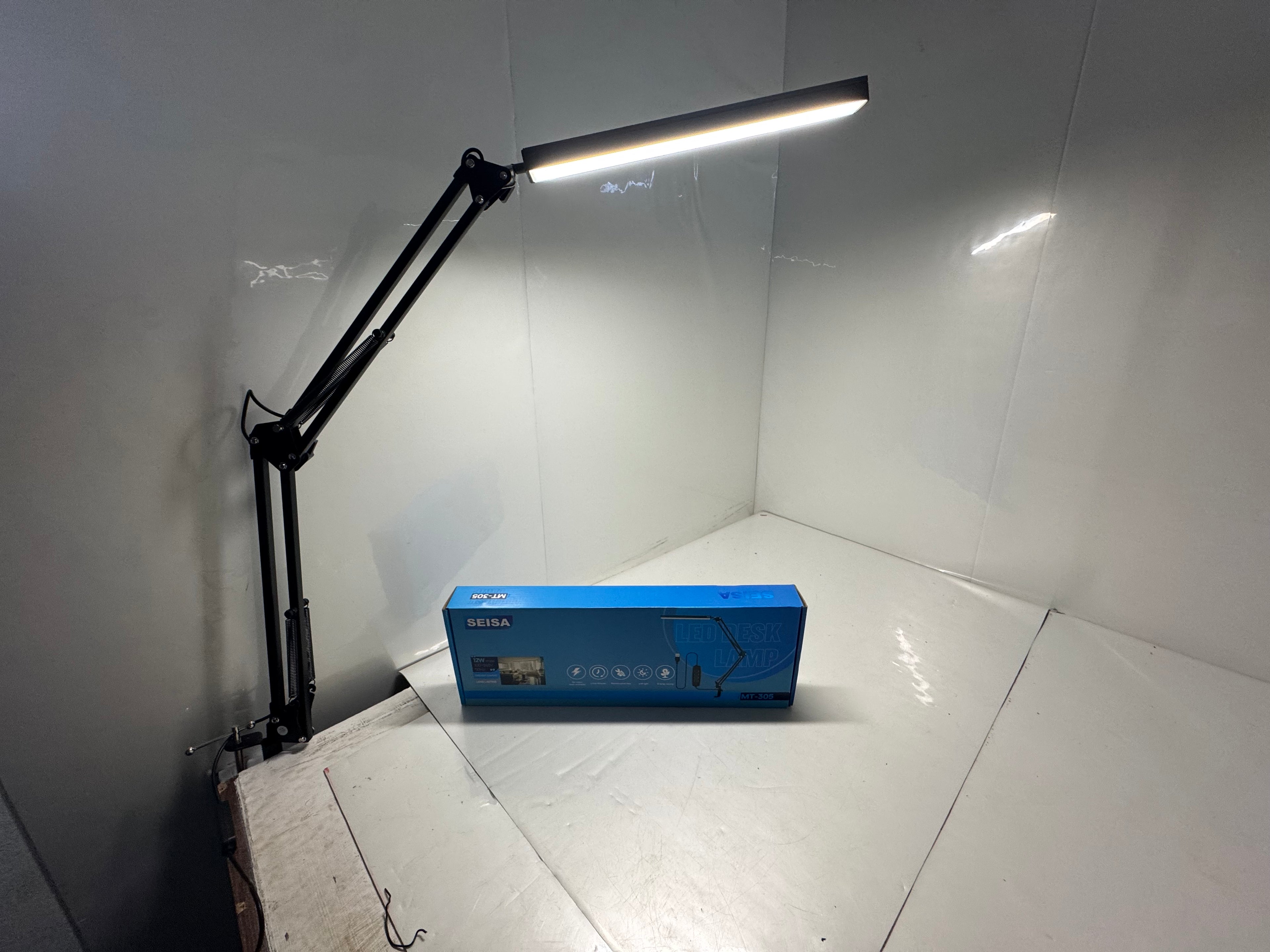 LÁMPARA LED DE ESCRITORIO ARTICULADA