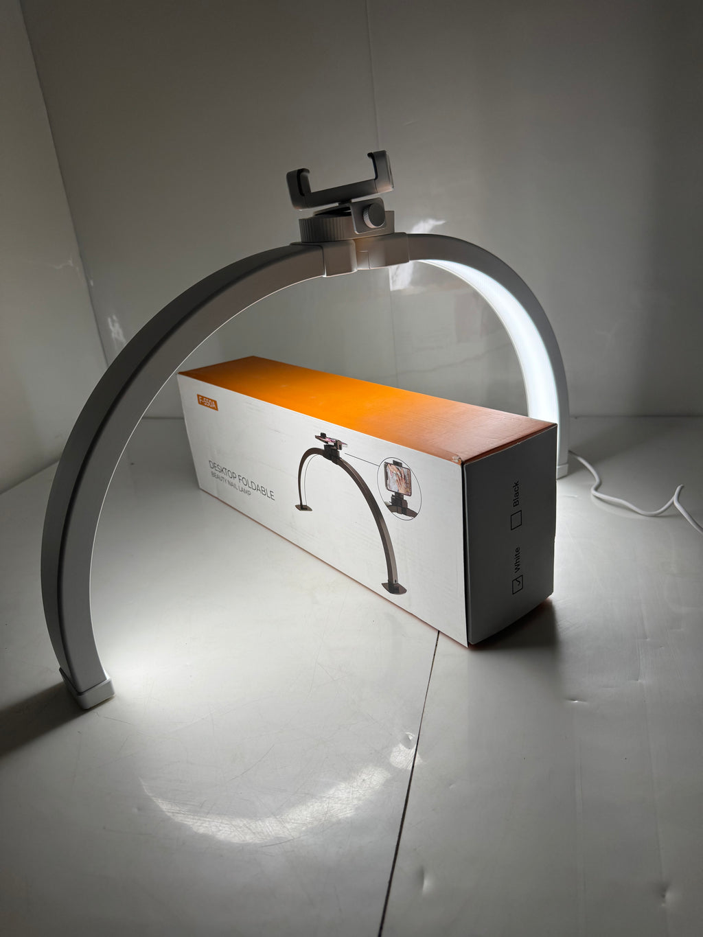 LÁMPARA DE MEDIA LUNA PARA MESA