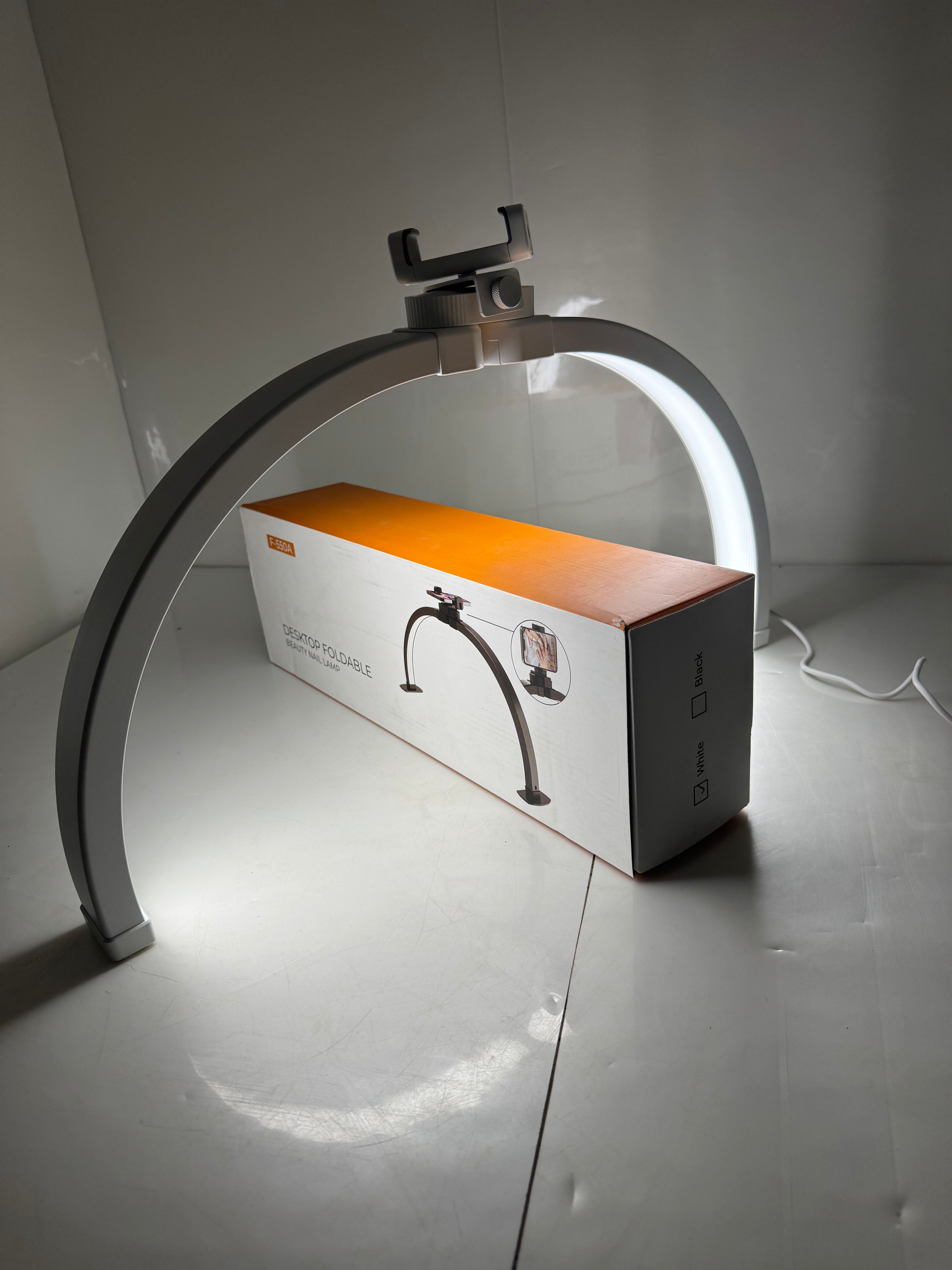 LÁMPARA DE MEDIA LUNA PARA MESA