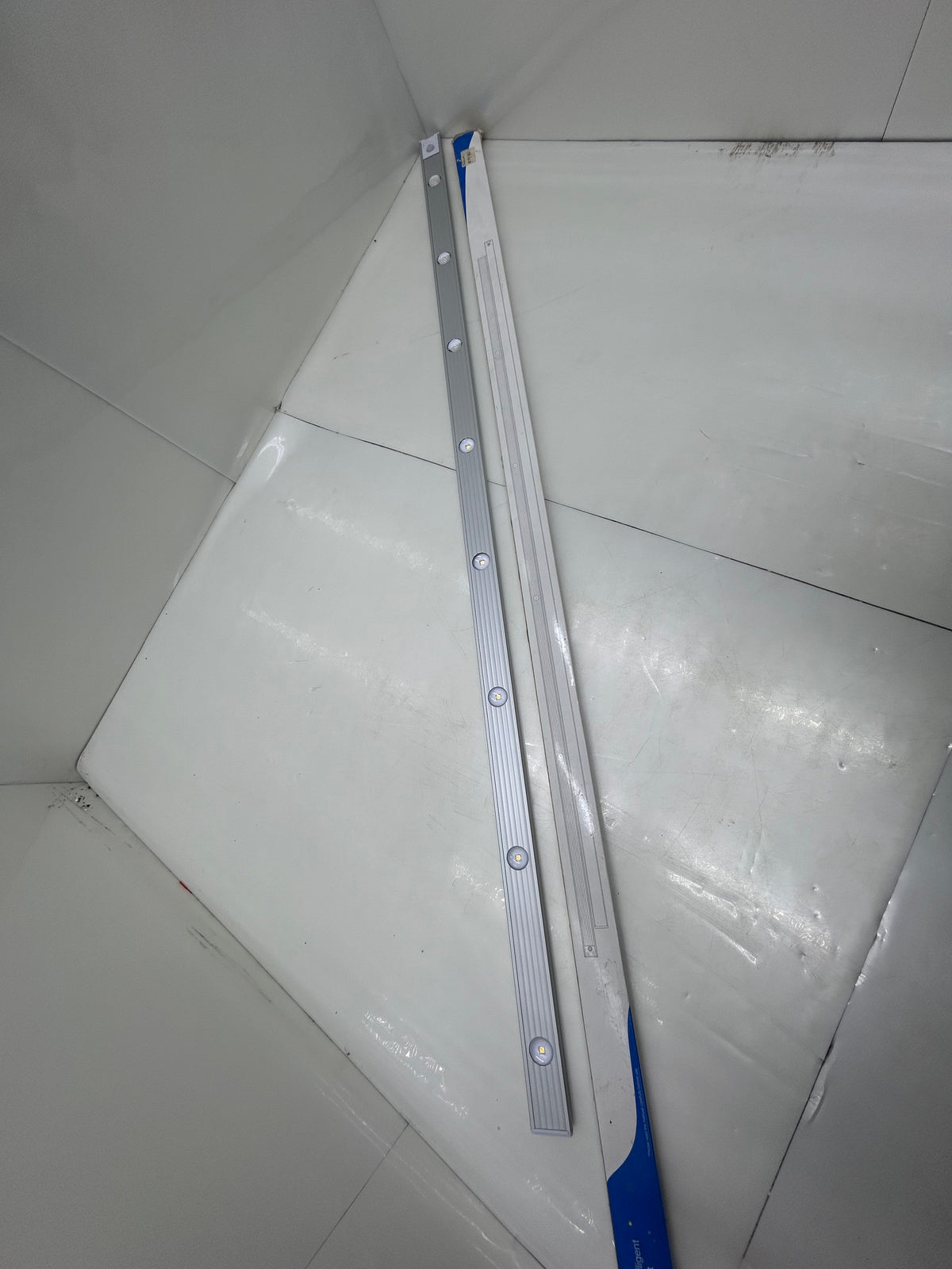 LAMPARA LED INTELIGENTE CON SENSOR DE MOVIMIENTO 120cm