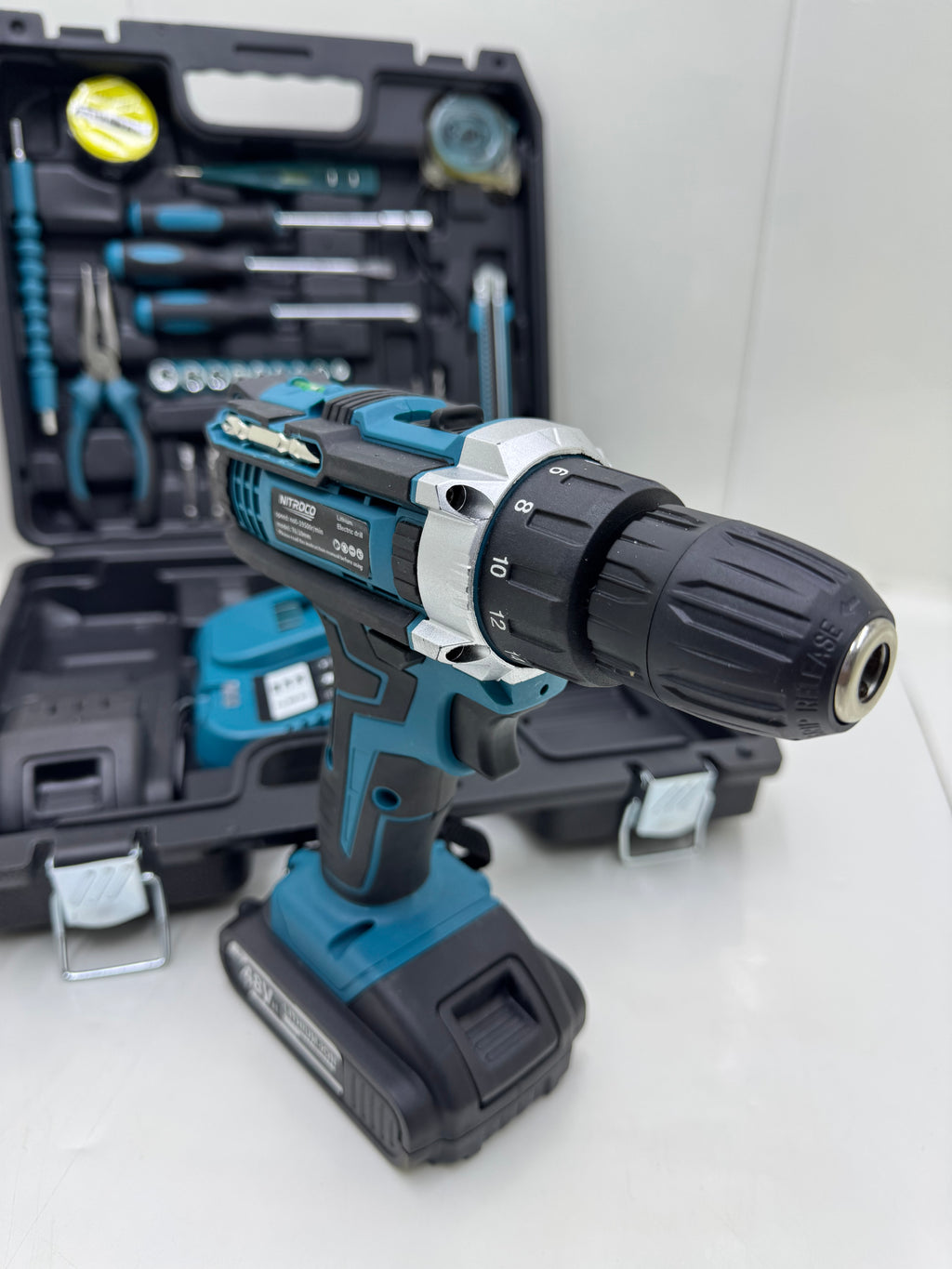 TALADRO CON HERRAMIENTA SF1800