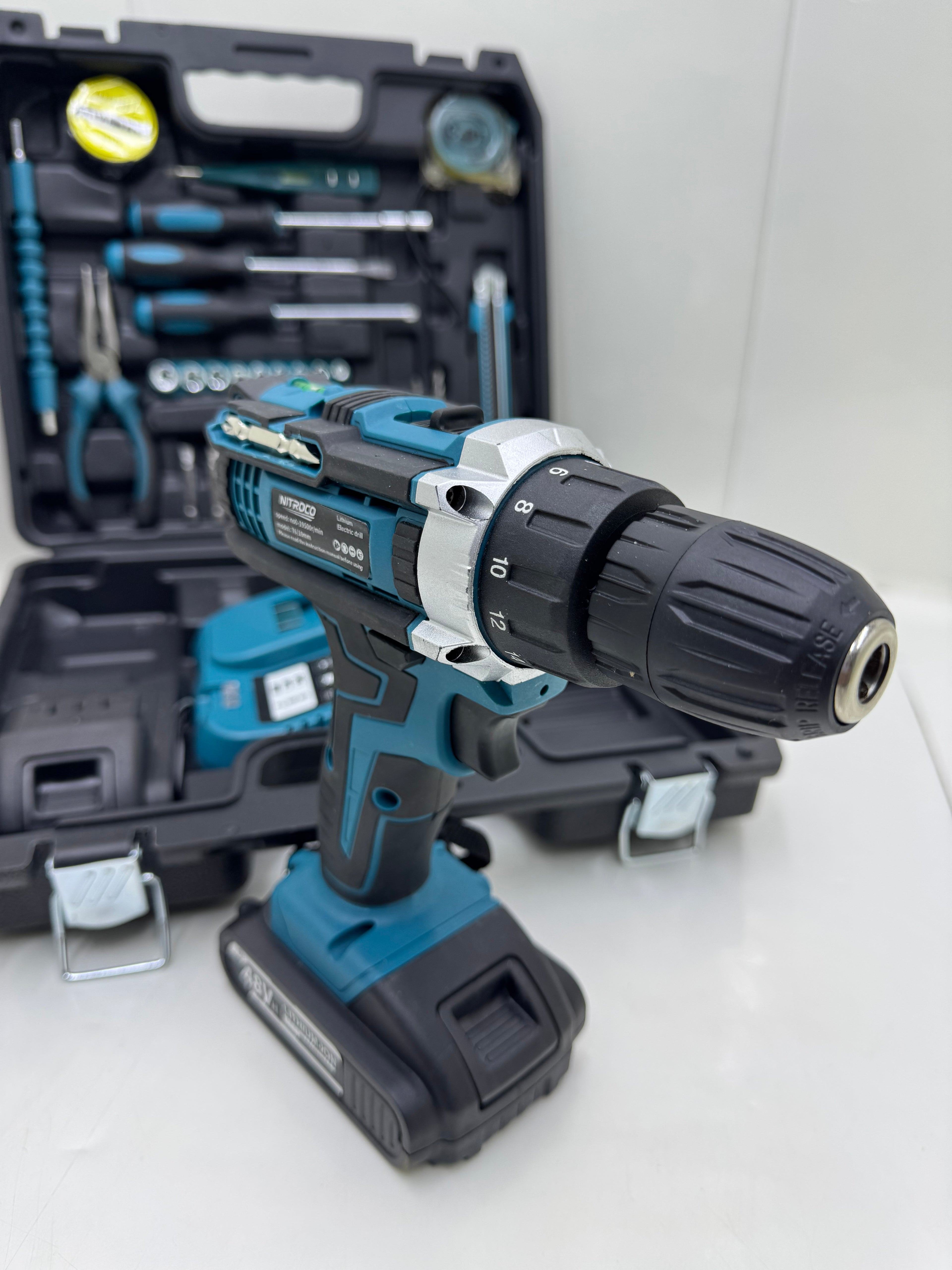 TALADRO CON HERRAMIENTA SF1800