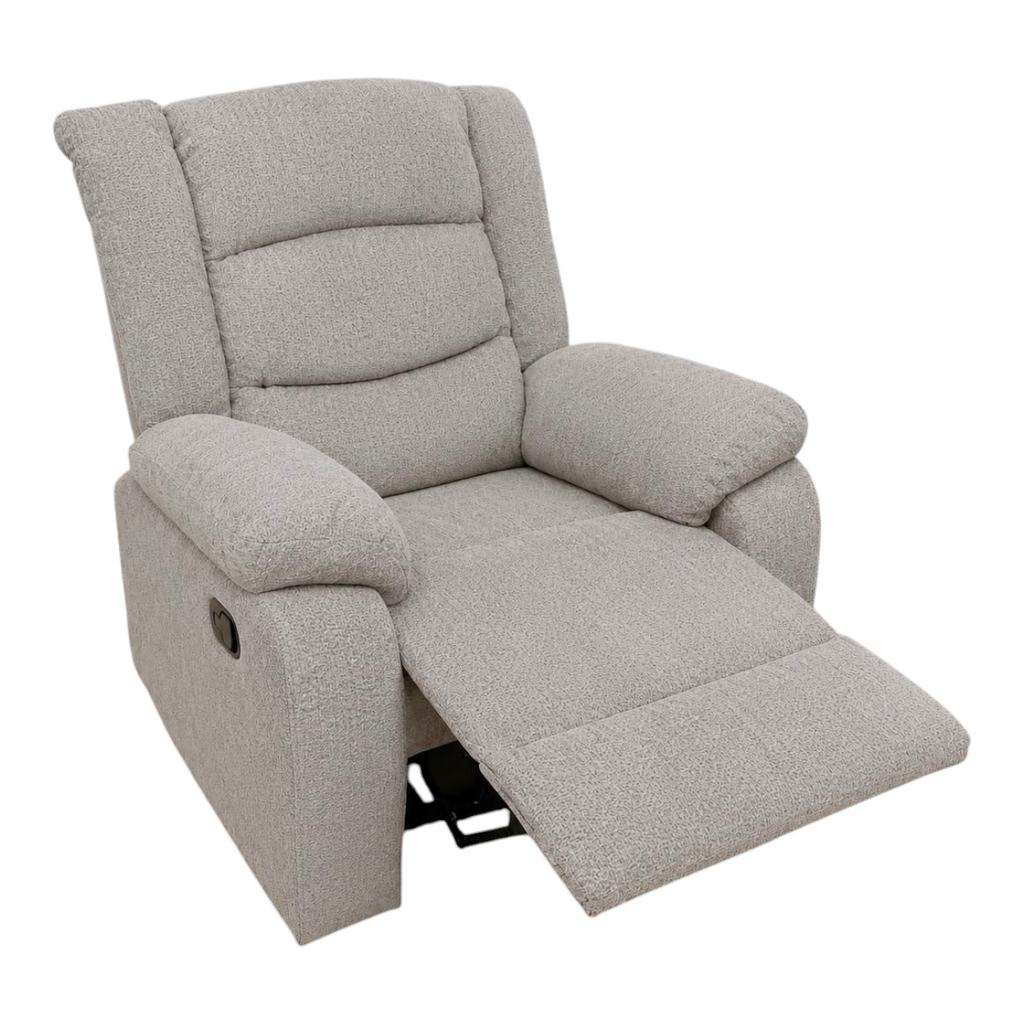 Sillón reclinable EASY STORE de color gris con acolchado grueso, reposapiés extendido y palanca lateral manual.
