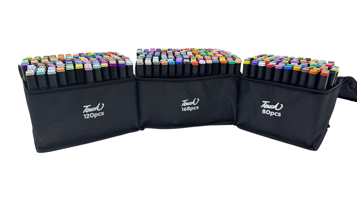 Set de marcadores EASY STORE de doble punta en estuches negros, disponibles en presentaciones de 80, 120 y 168 piezas.
