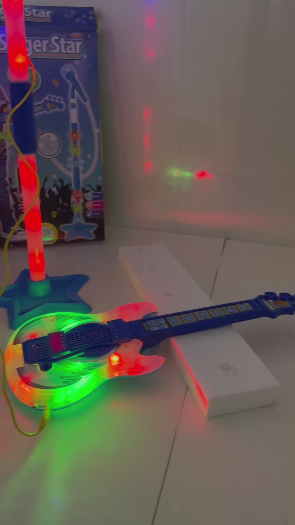 SET MUSICAL MÁS GUITARRA MÁS MICRÓFONO sf1557
