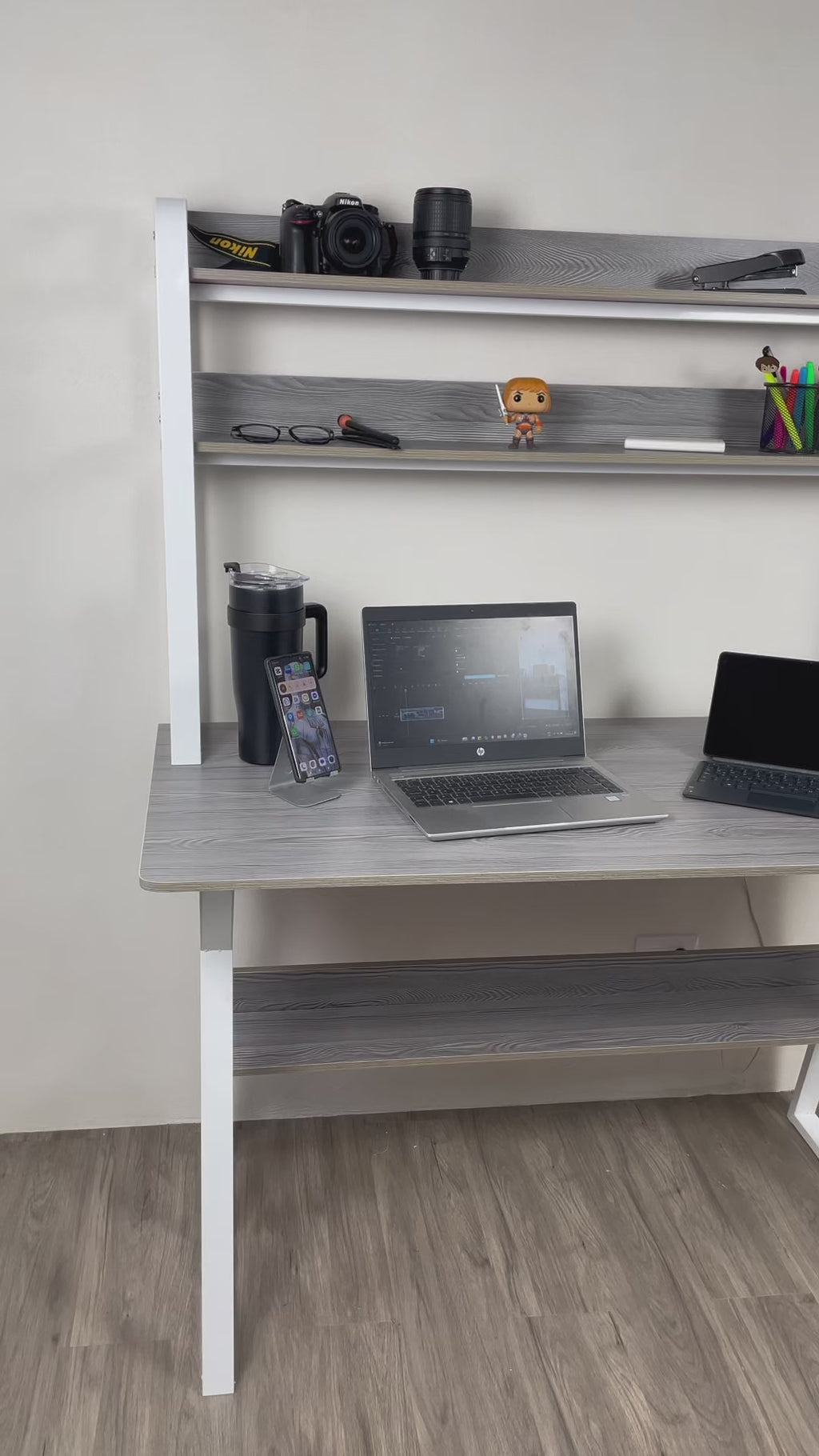 ESCRITORIO MODERNO CON ESTANTES NEGRO